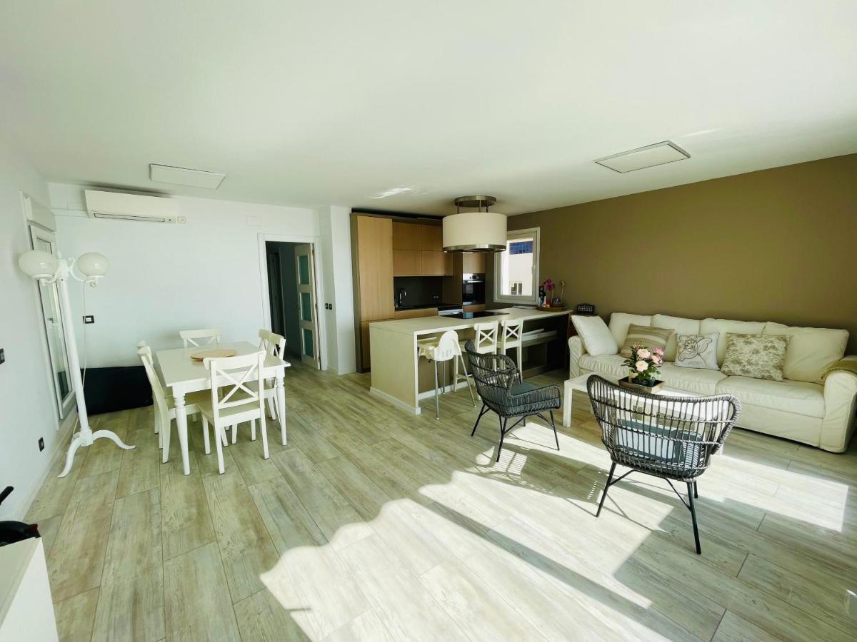 La Marina2 Seaview With Amazing Terrace Apartment Sitges Ngoại thất bức ảnh